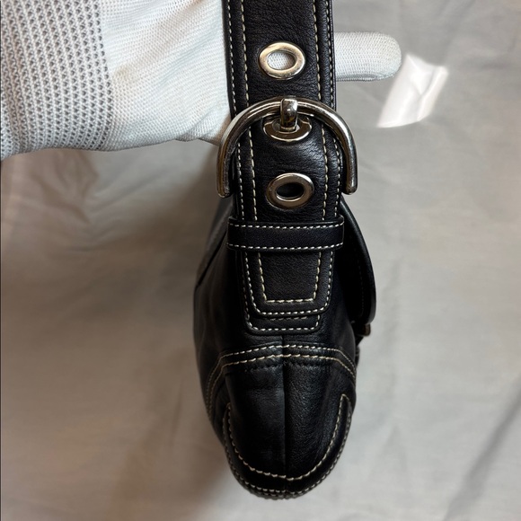 Coach Soho Baguette 2006 - Picture 4 of 17